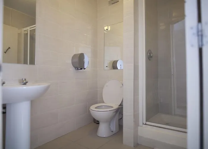 Abrahams אכסניה *