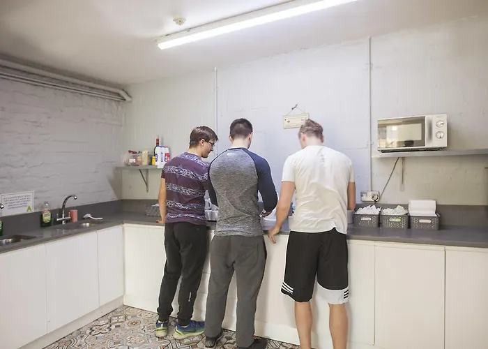 Abrahams אכסניה *